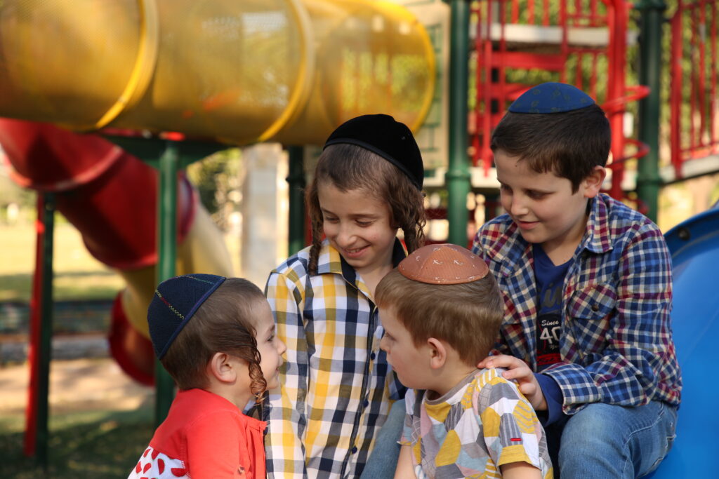 ילדים רגילים ומיוחדים בשילוב